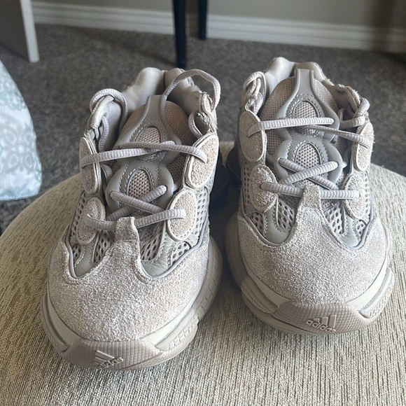 Yeezy 500 - Picture 3 of 9